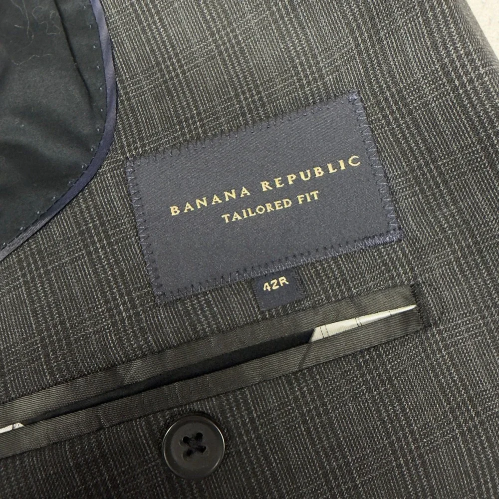 Banana Republic men adult
